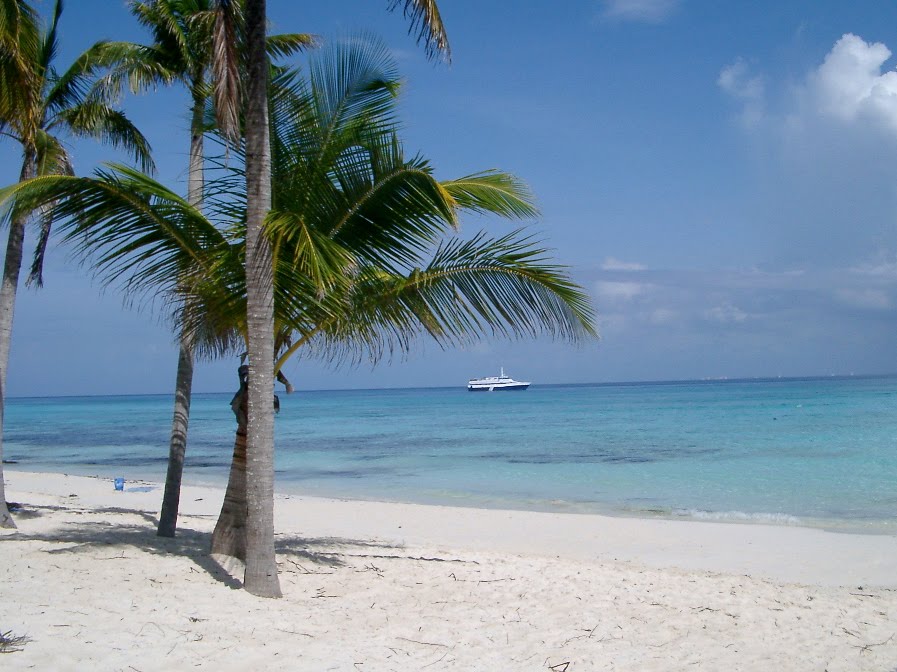 Playa del Carmen/Mexico by Georg Vielwerth