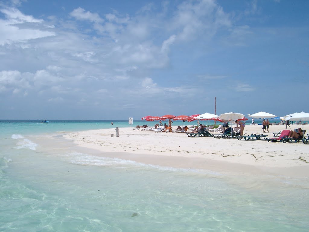 Isla Mujeres/Mexico by Georg Vielwerth