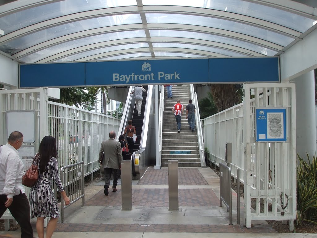 Miami, Bayfront Park Station, eine Haltestelle der Hochbahn, 19. Mai 2010 by Wolfgang Hanko