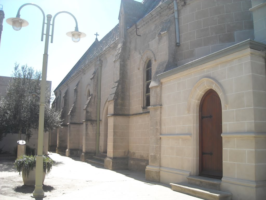 INE - Patio lateral y la capilla Nuestra Señora del Huerto by Matha Burroughs