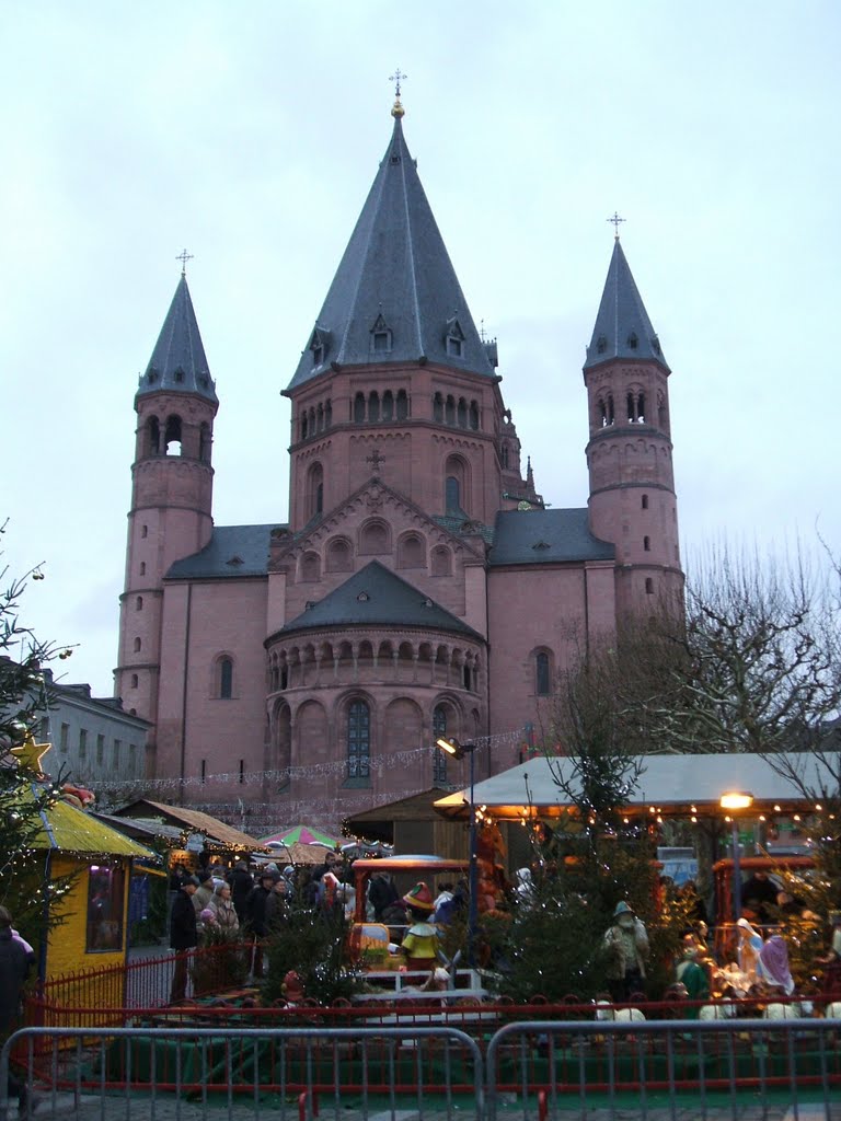 Mainz - Dom mit Weinachtsmarkt (12.2009) by Emenes