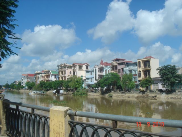 Phố nhỏ bên sông Tam Bạc by Tran Hoang Hiep