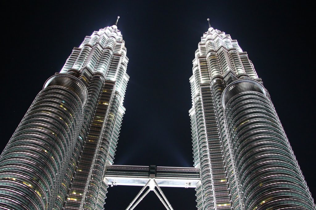 Petronas Twin Towers by navid ahmadi