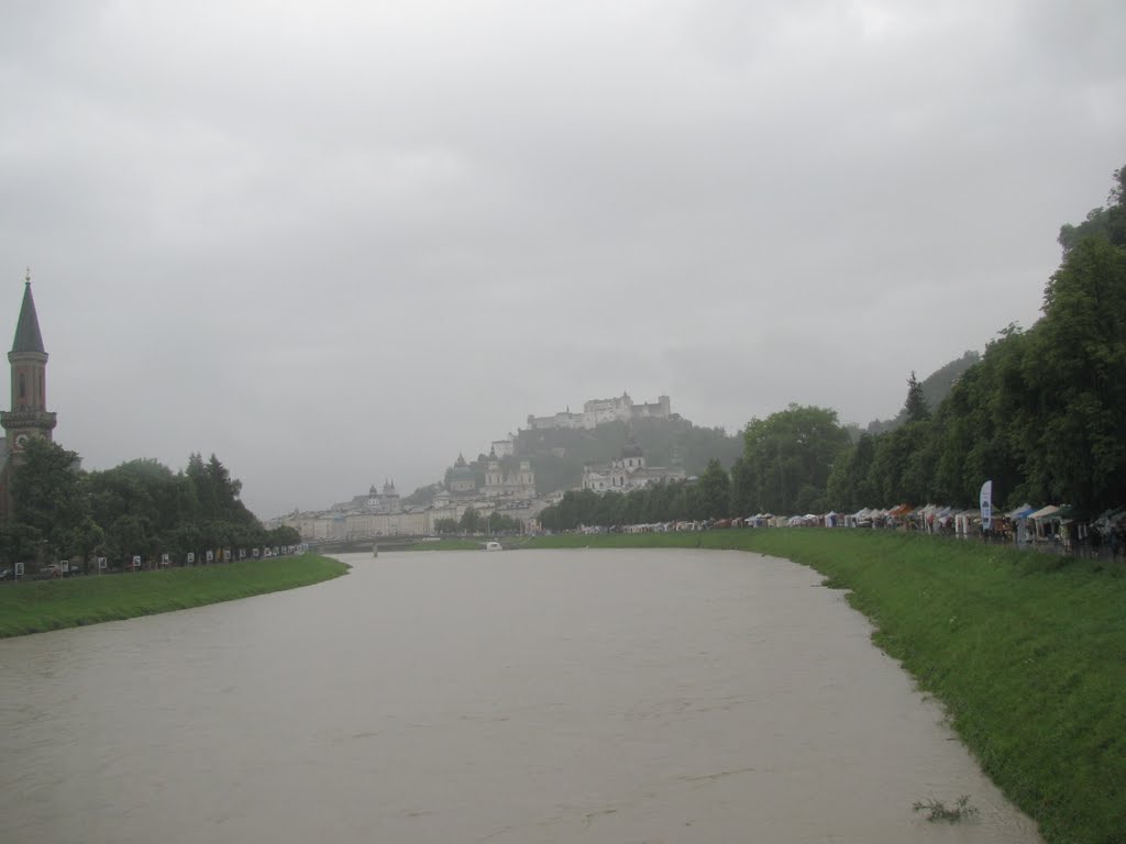 Blick über die Salzach zur Festung Hohensalzburg by Schwabendude