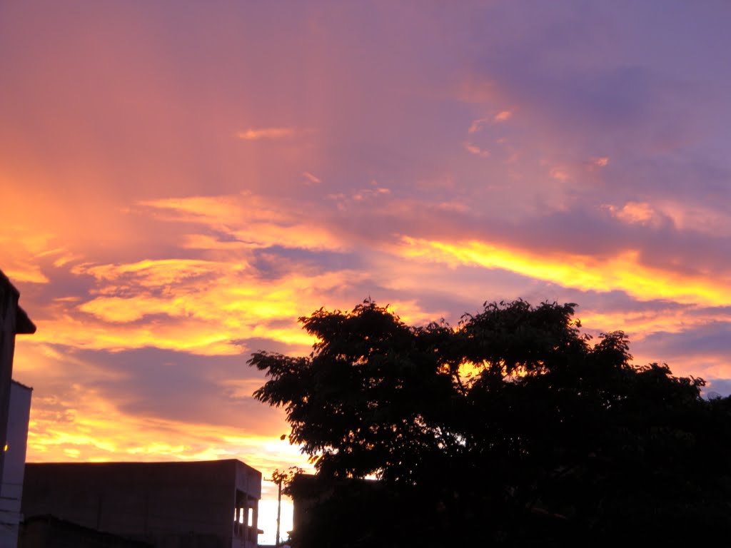 Entardecer no São Cristovão -Volta Redonda - Brasil by Alexandre Amorim Caa…