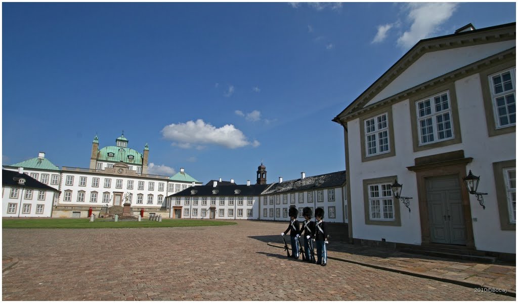 Fredensborg Slot by Bocaj Nesnaj