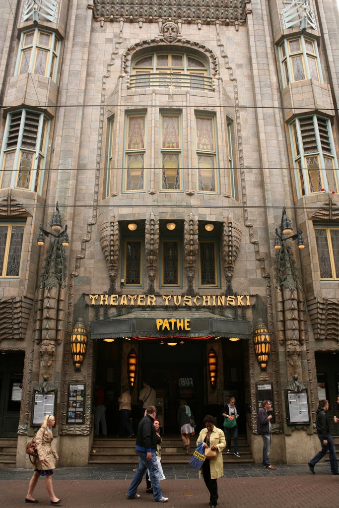 Pathé Tuschinski, Amsterdam, Noord-Holland, Nederland by Hans Sterkendries