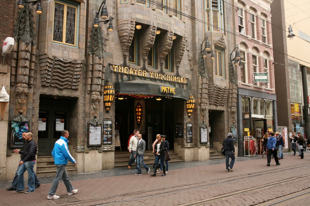 Pathé Tuschinski, Amsterdam, Noord-Holland, Nederland by Hans Sterkendries