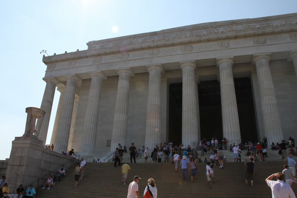 The Lincoln Memorial in Washington D.C. by skibum415