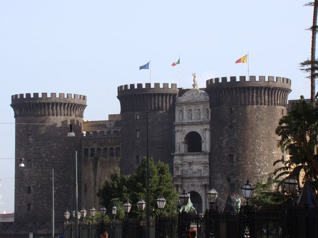 Napoli, Maschio Angioino by Renzo Panza