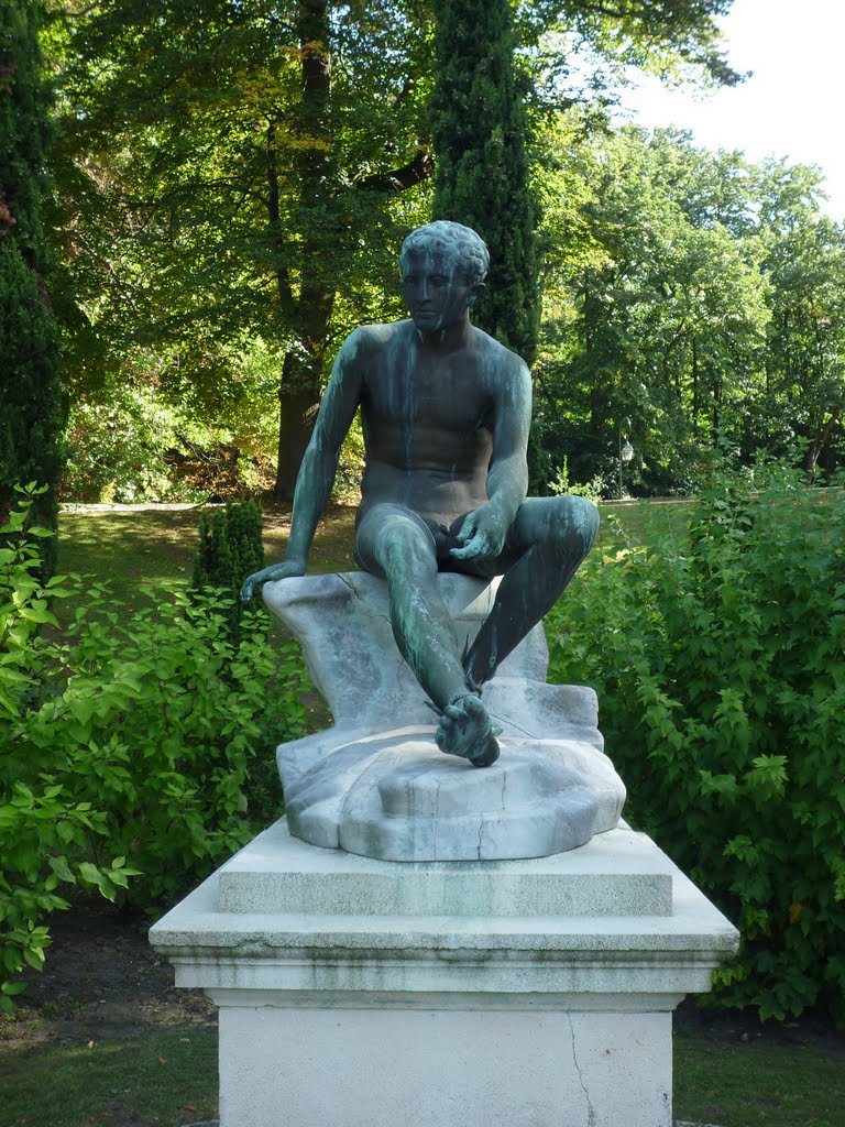 La Celle St-Cloud, château, statue d'Hermès by pineau92