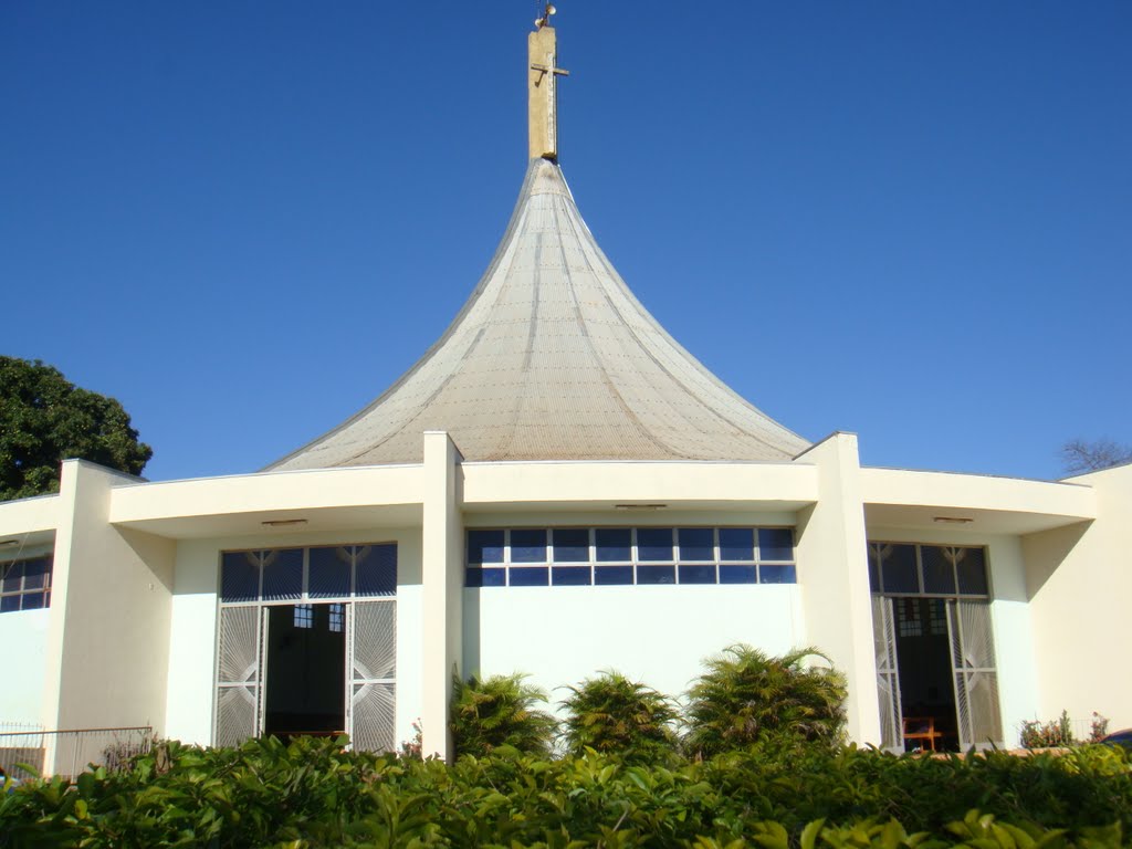 Igreja Matriz em Vicentina - Mato Grosso do Sul - Brasil by Paulo Yuji Takarada