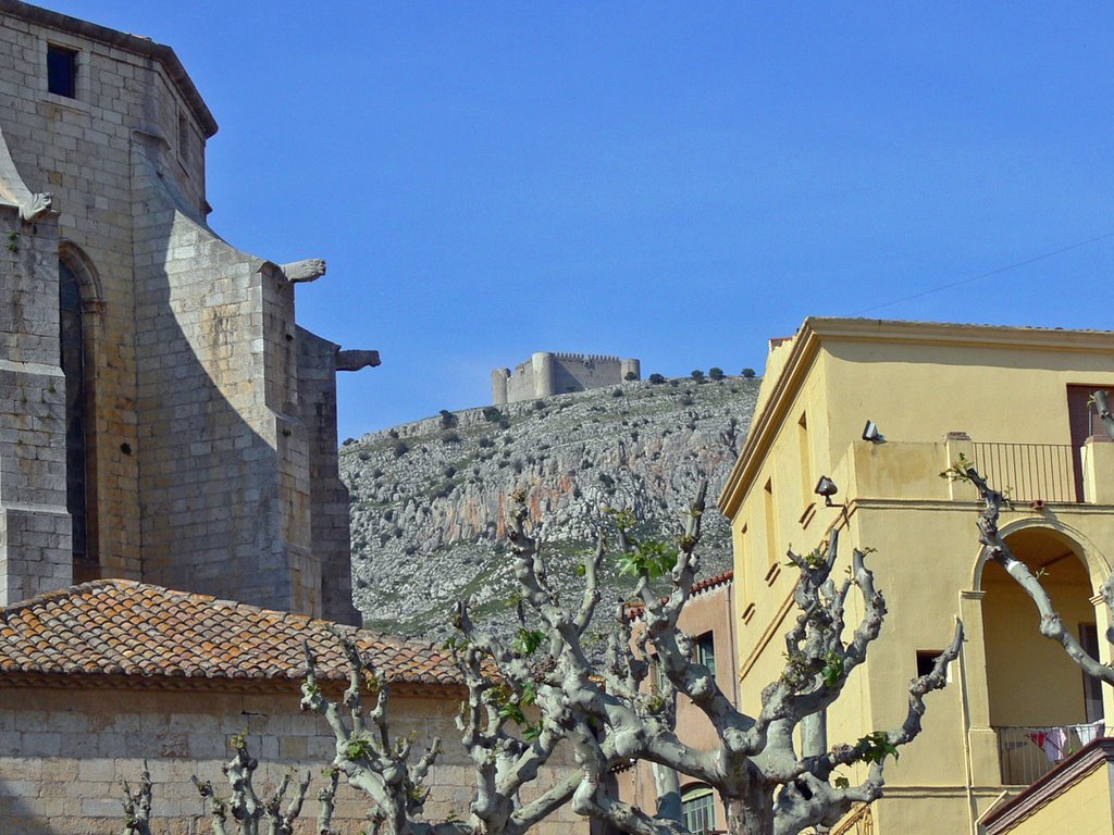 El Castell des de Torroella by Rafel Sabater