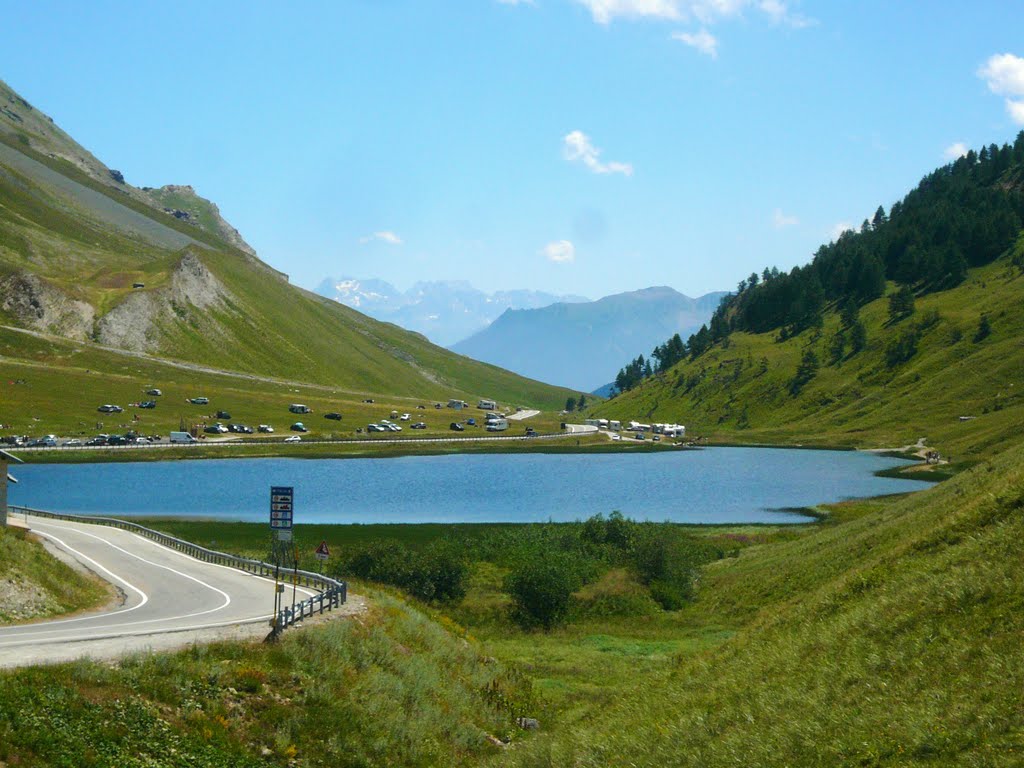 Lake at the FR-IT border by Santiago PUIG VILADO…