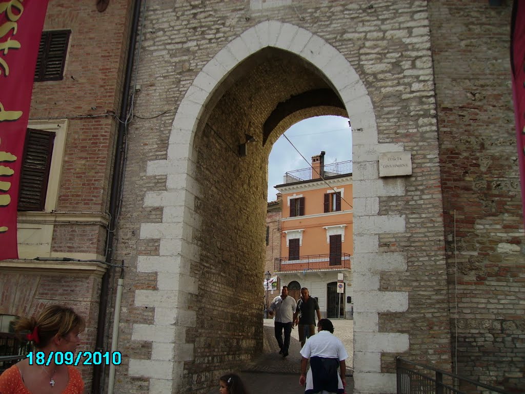 Porta Giustiniana by quengarelli