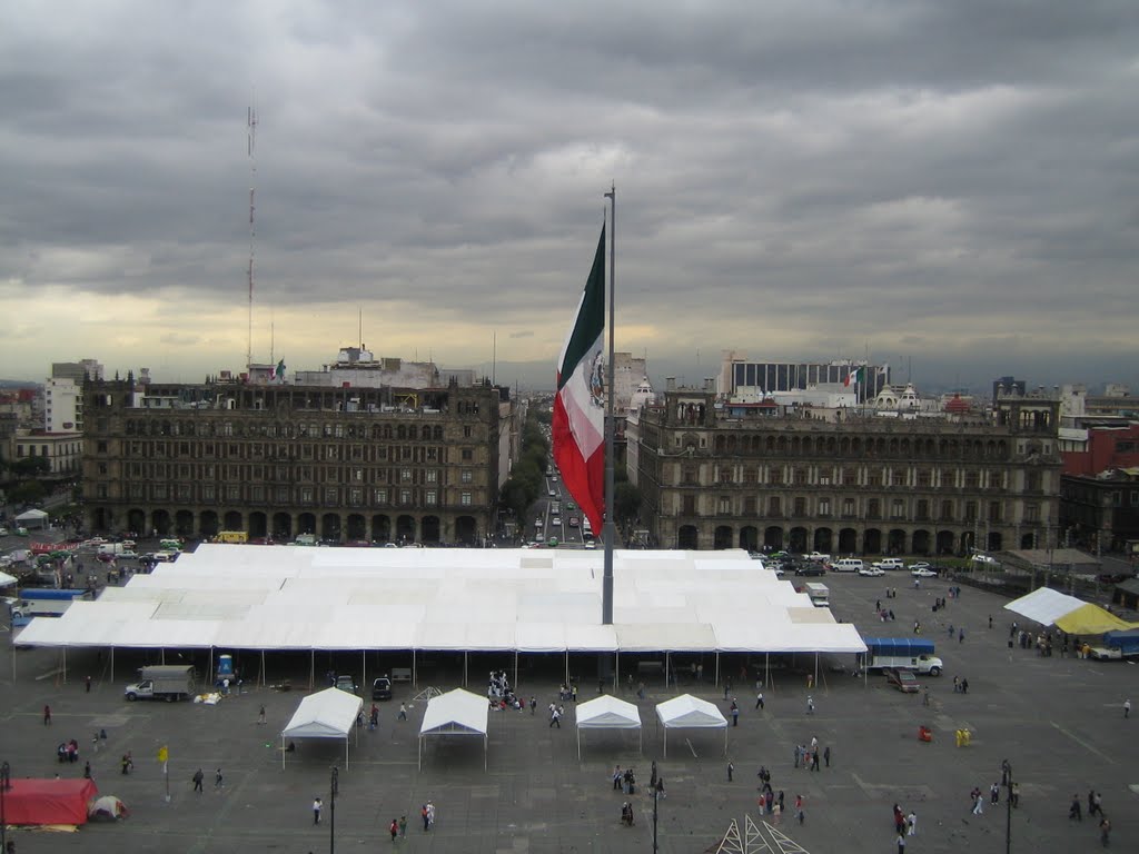 Ciudad de México. El Zócalo desde el tejado de la Catedral. by Pepma