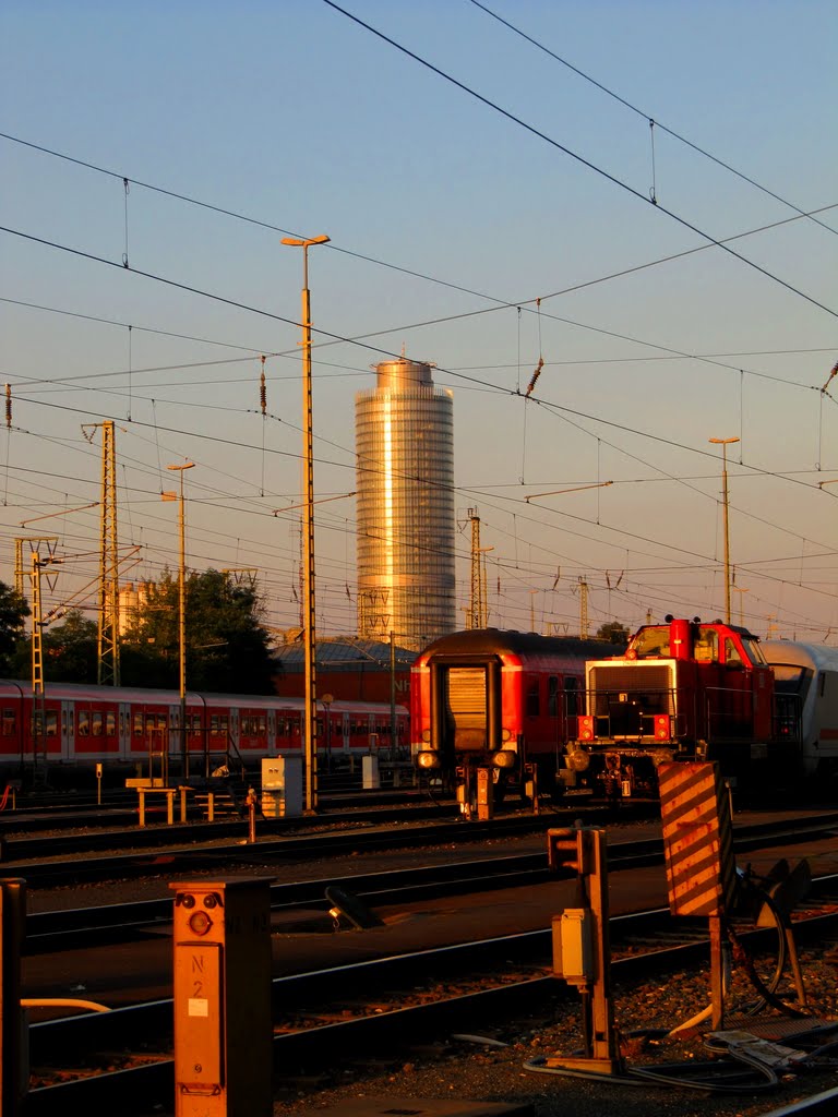 Vom Gleis zum Business Tower by Christian Laurer