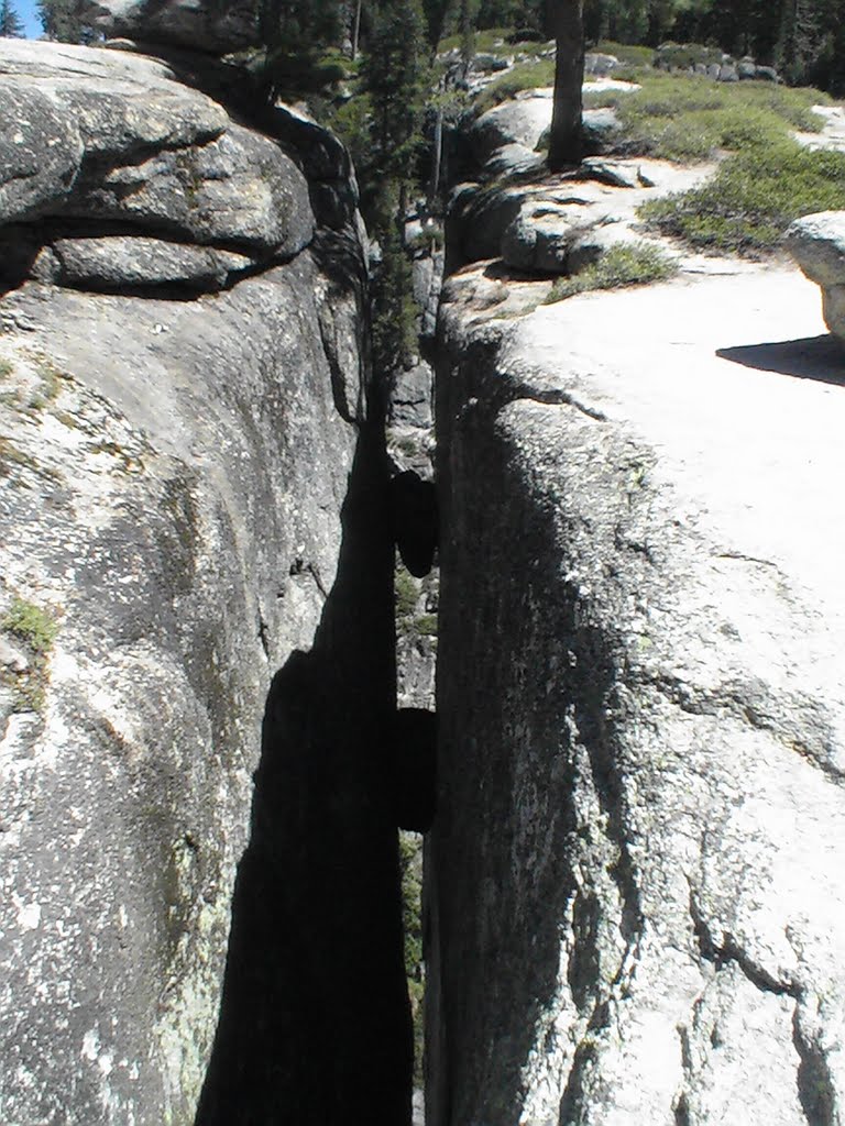 Crevasses in Yosemite NP by WinandB