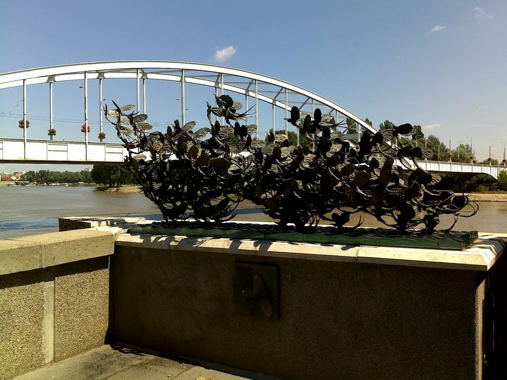 A Tiszavirág-emlékmű (The monument for the Mayflies of the Tisza river - Polingenia longicauda) by Gyula Péter