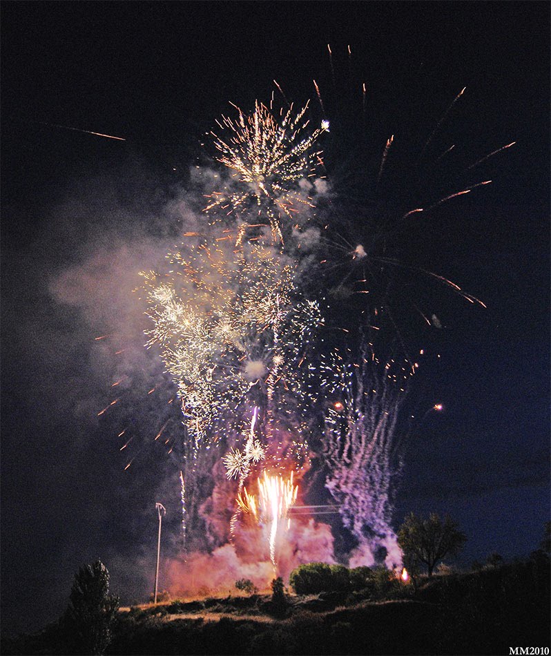 Fuegos artificiales by Mariano Mellado