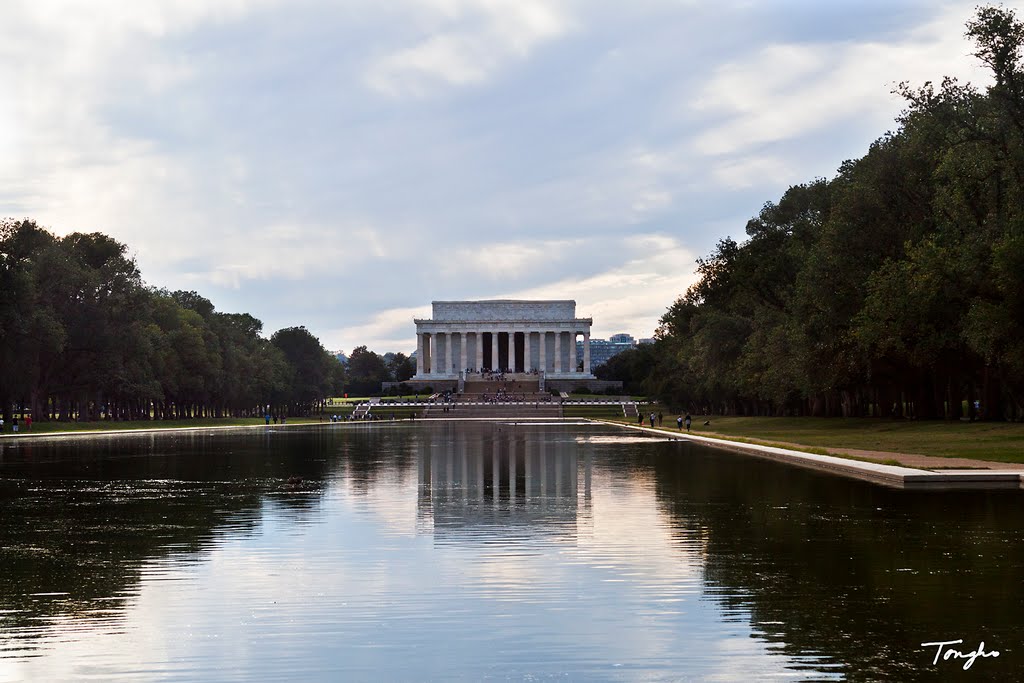 Lincoln Memorial by H Tongho