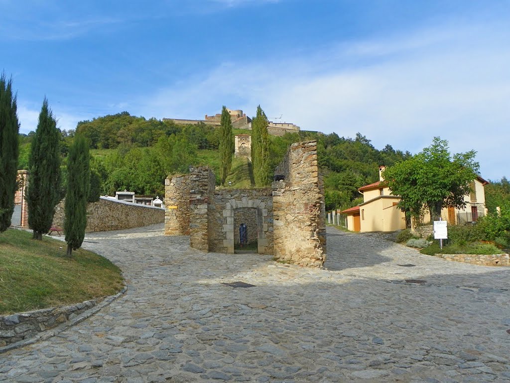 Prats de Molló, camí subterrani al fort de la Guàrdia PA00104101 by jordi domènech