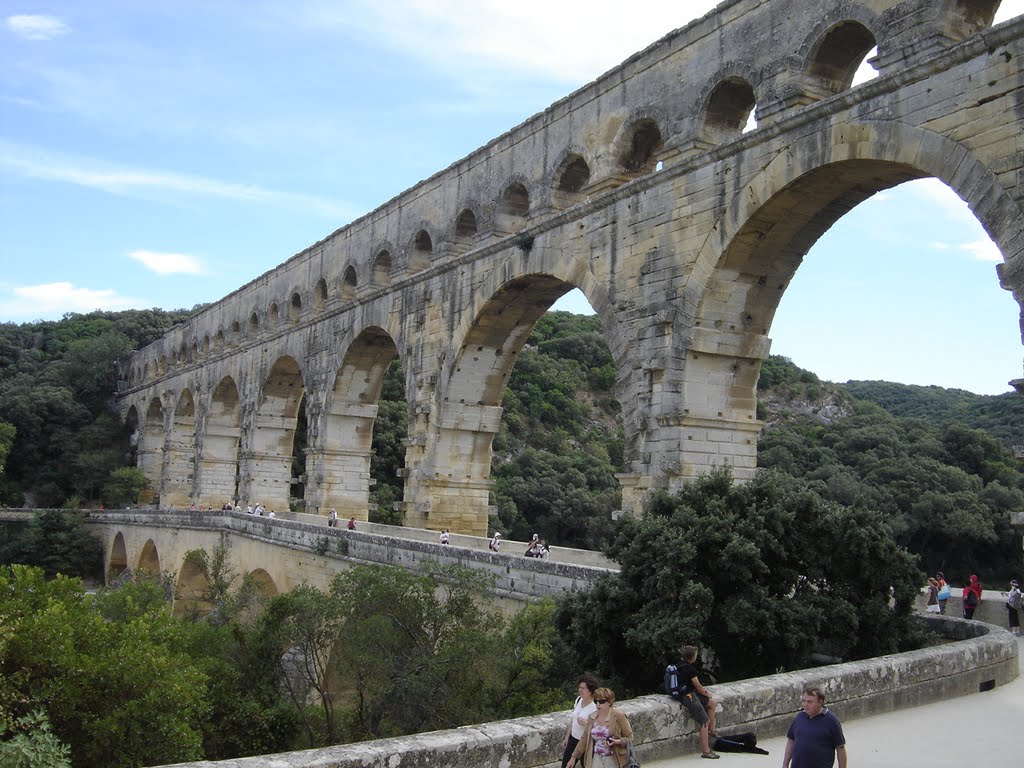 Le non moins fameux Pont du Gard by Bernard DUPONT