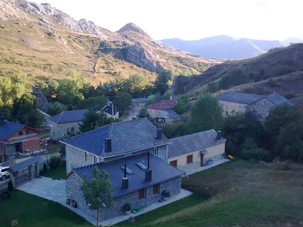 Pinos visto desde la Iglesia -- Región Leonesa by Barbadillo