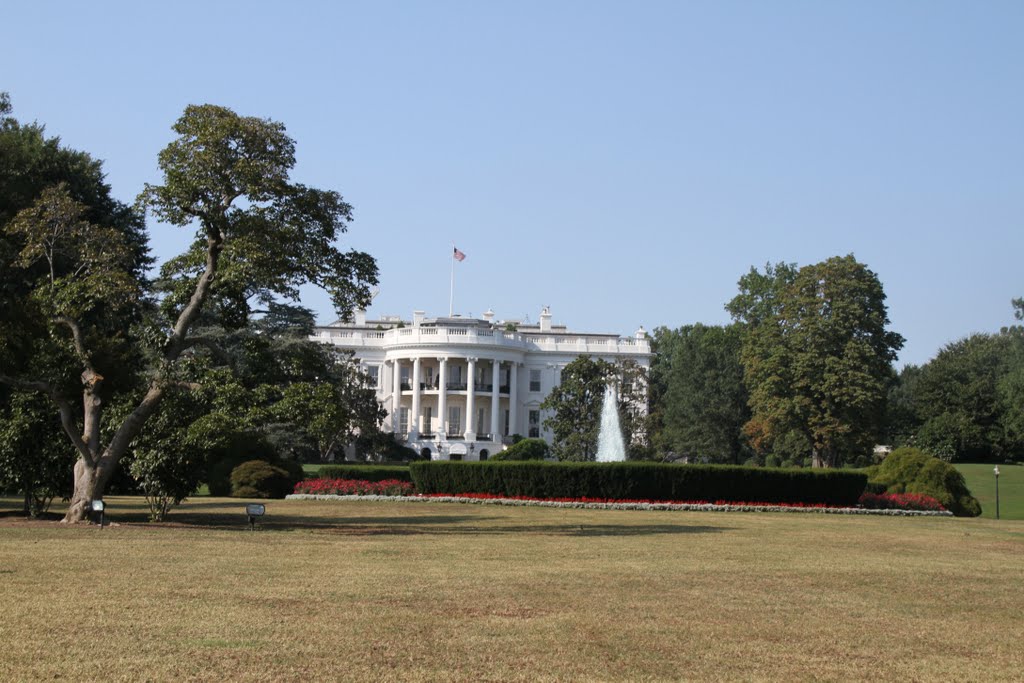 White House and Fountain from the North Lawn - MLE by skibum415