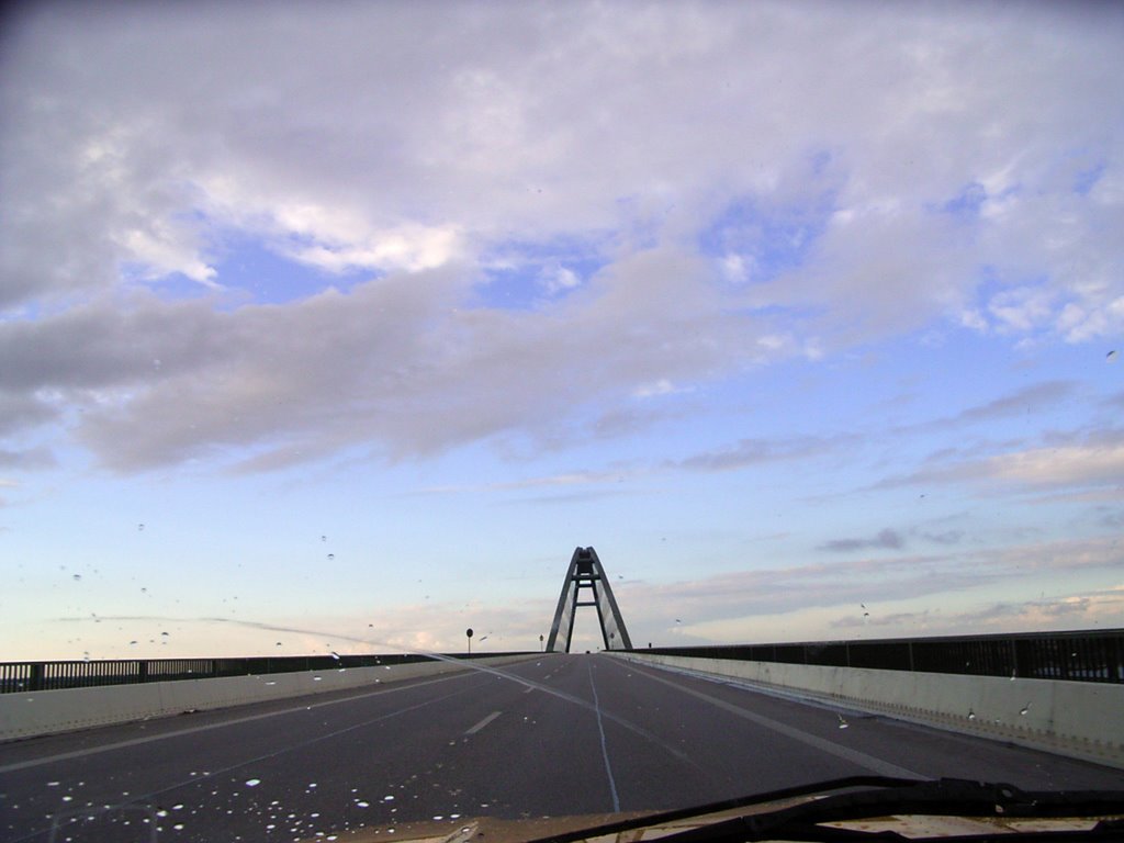 Fehmarn Sund Brücke by deacon-hh