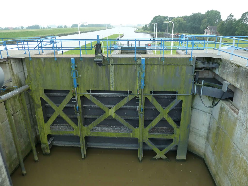 Sluis Nieuwe Statenzijl by Asstor