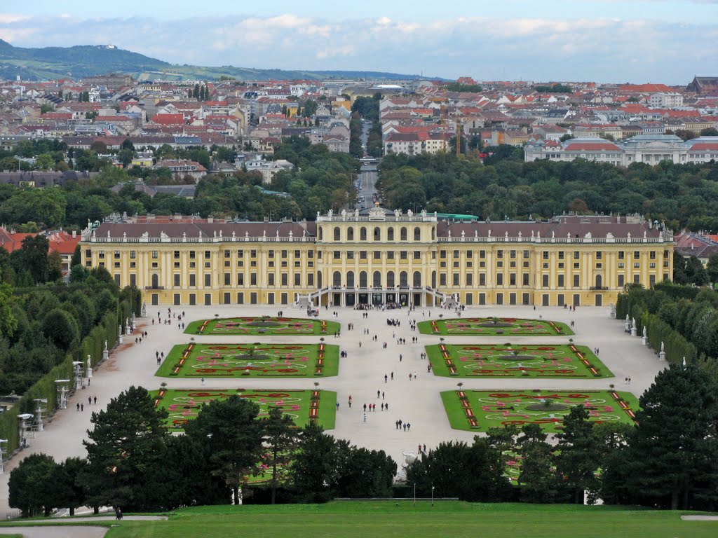 Schönbrunn Castle - Wien by Ingrid Juul