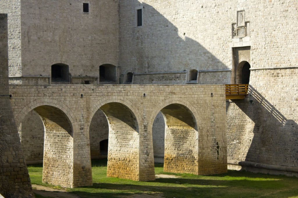 Ponte levatoio del castello di Barletta by MarioAntonioRossi