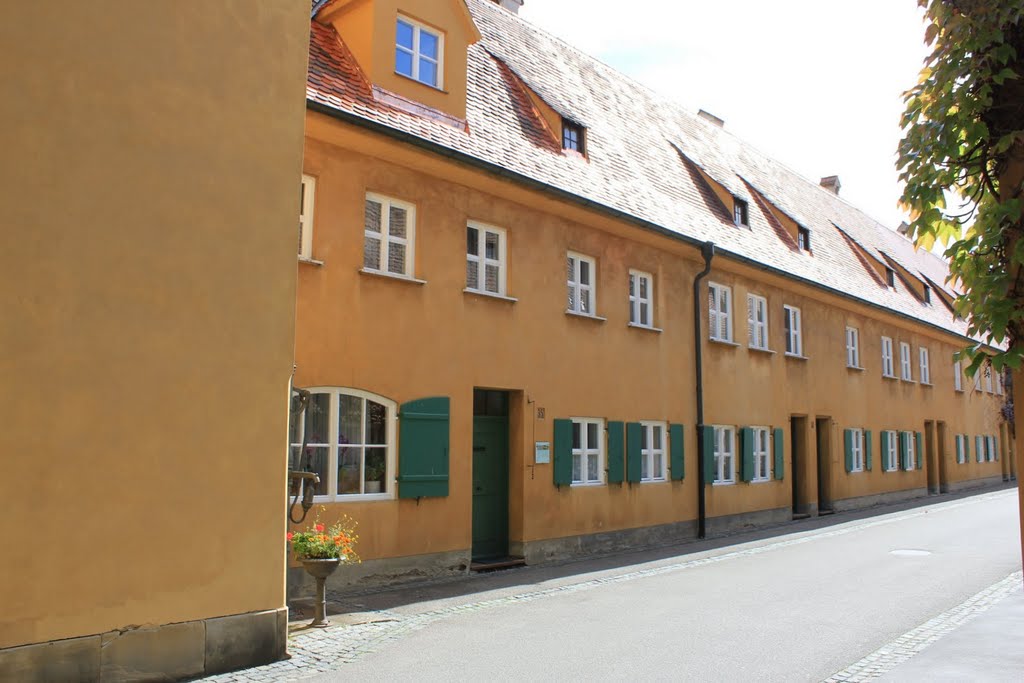 Fuggerei Augsburg, Schule und Mesnerhaus by Wim de Vries