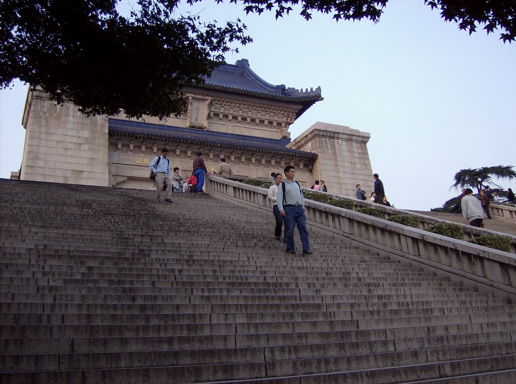 Nanjing - the many steps to Sun Yatsen a.k.a. Sun Zhongshan by MalteLauridsBrigge