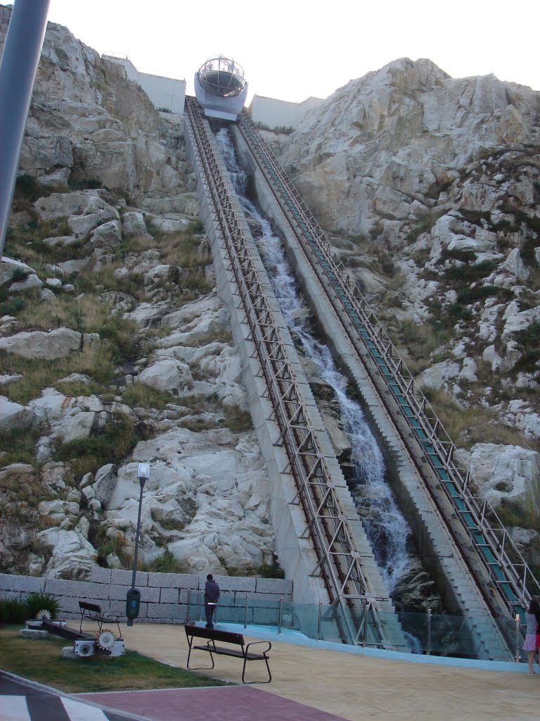 Ascensor panorámico al Monte de San Pedro by Julio R.A.