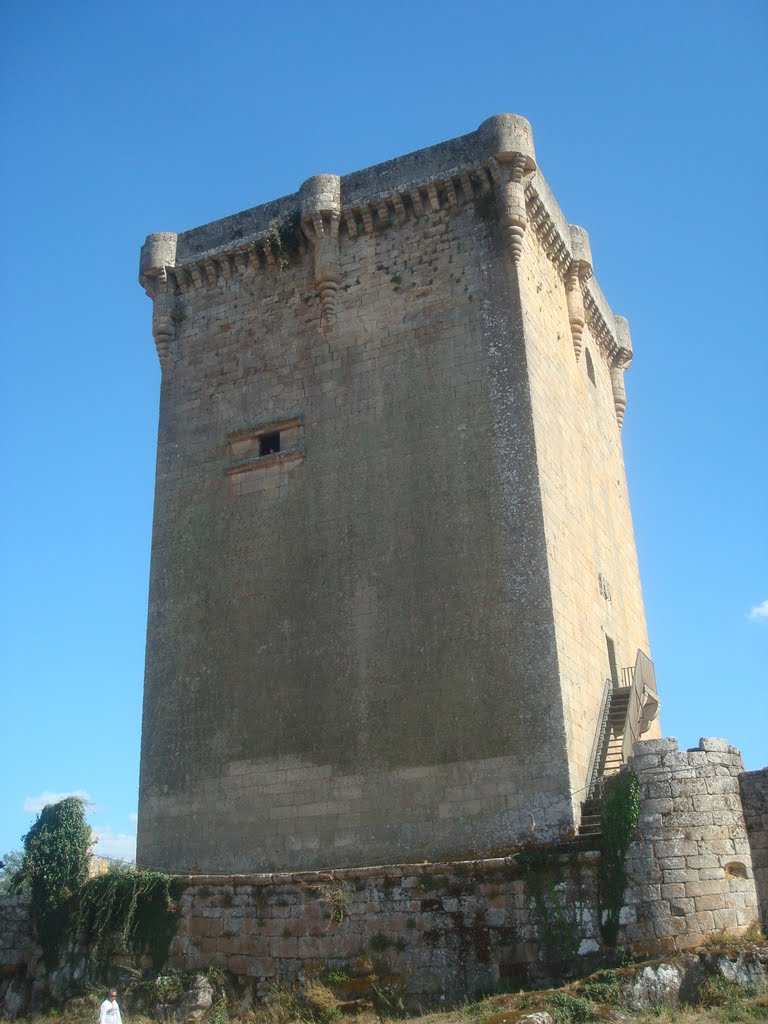 CASTELO DE MONTERREI by Natalia Corton