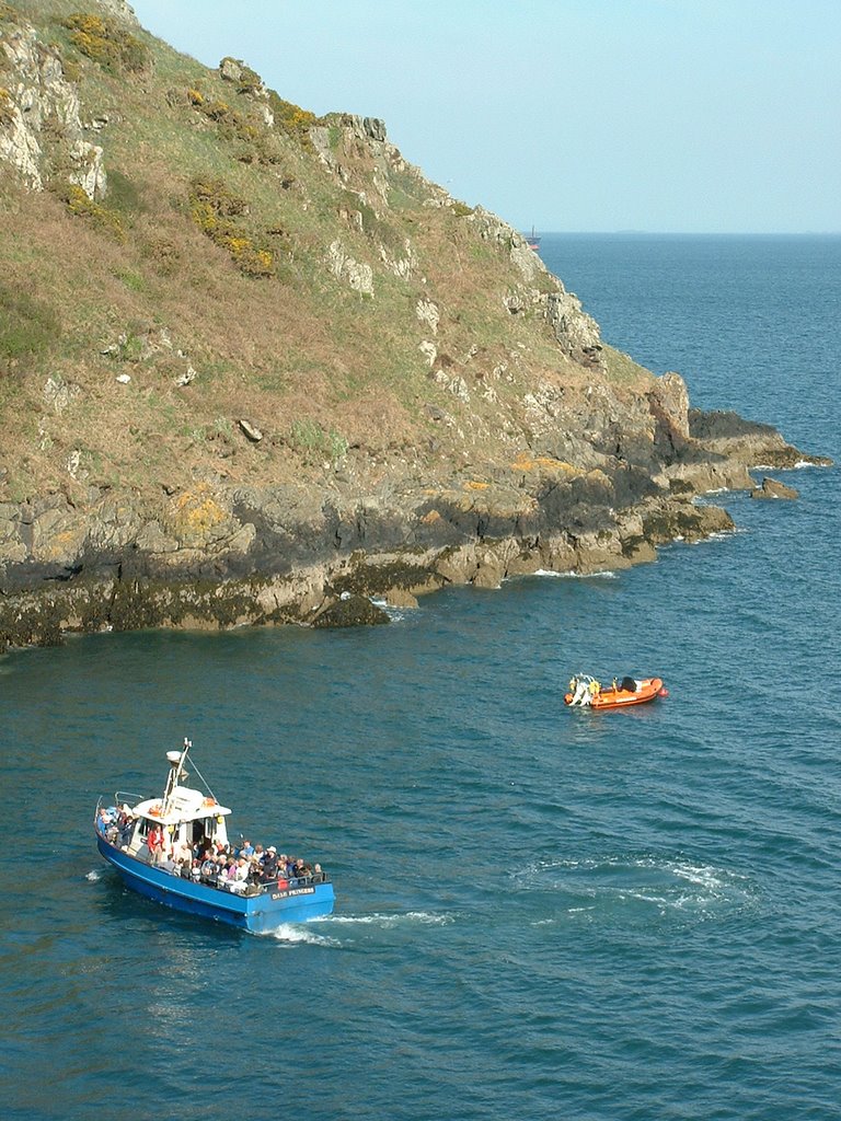 Skomer Ferry by Alan Underwood