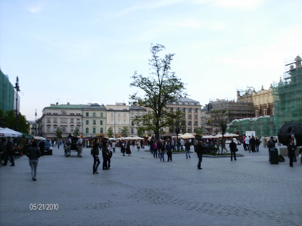 Rynek Glowny Central Square, Krakow, Poland by tipperton