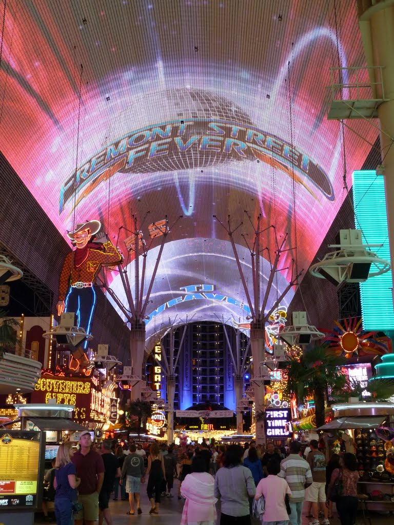 Fremont Street Experience (Las Vegas, United States of America) by JoaquinLR