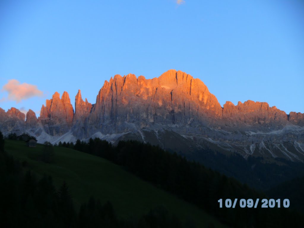 Alpenglühender Rosengarten mit Herzchen-Wolke by Thomas Esch