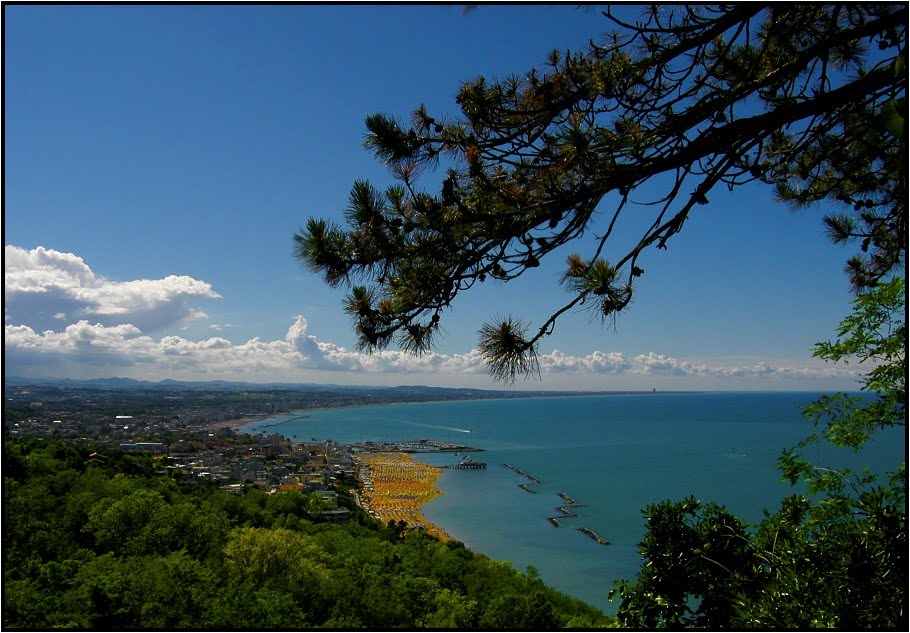 View of Gabicce Monte by limesor