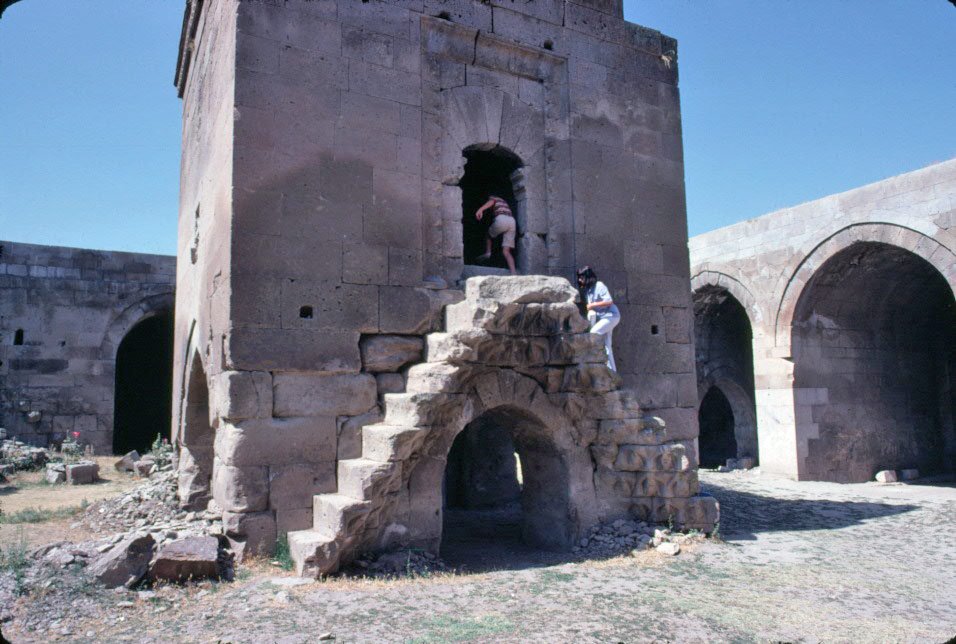 Le caravansérail d'Ağzıkarahan près d'Aksaray (en 1981) by Olivier Morice