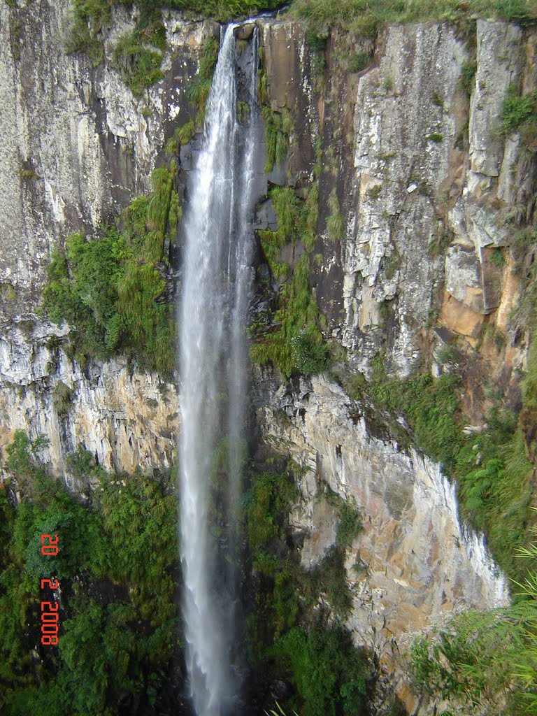 Cascata Avencal e Seus cem metros de Altura.... by Deonisio J. Schafer