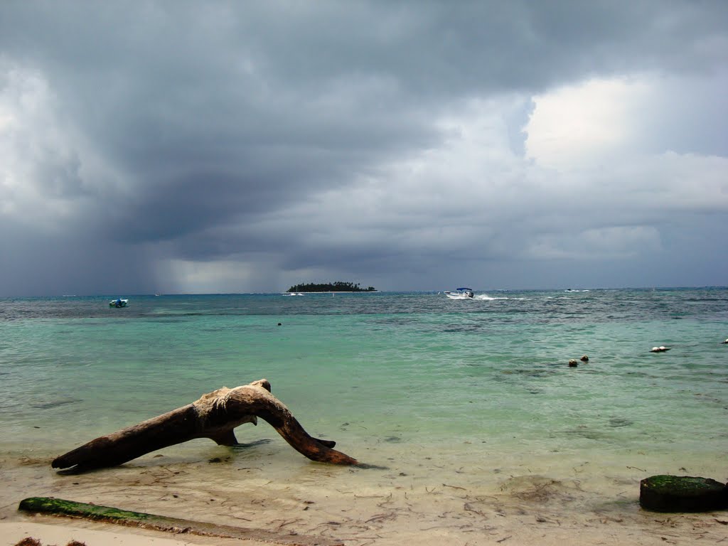 San Luis, San Andrés, San Andrés y Providencia, Colombia by nestor lisandro Glas