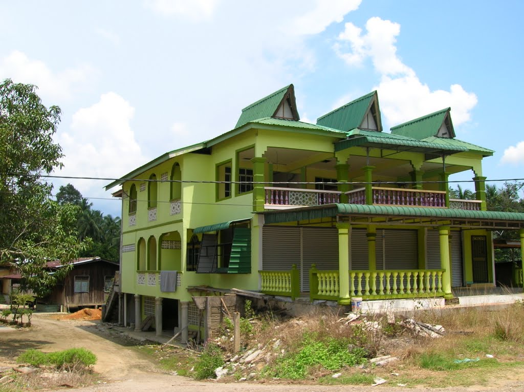 Jalan Kuala Krai, Kampung Keroh, Batu Mengkebang, 18000 Kuala Krai, Kelantan by Gula Kapas