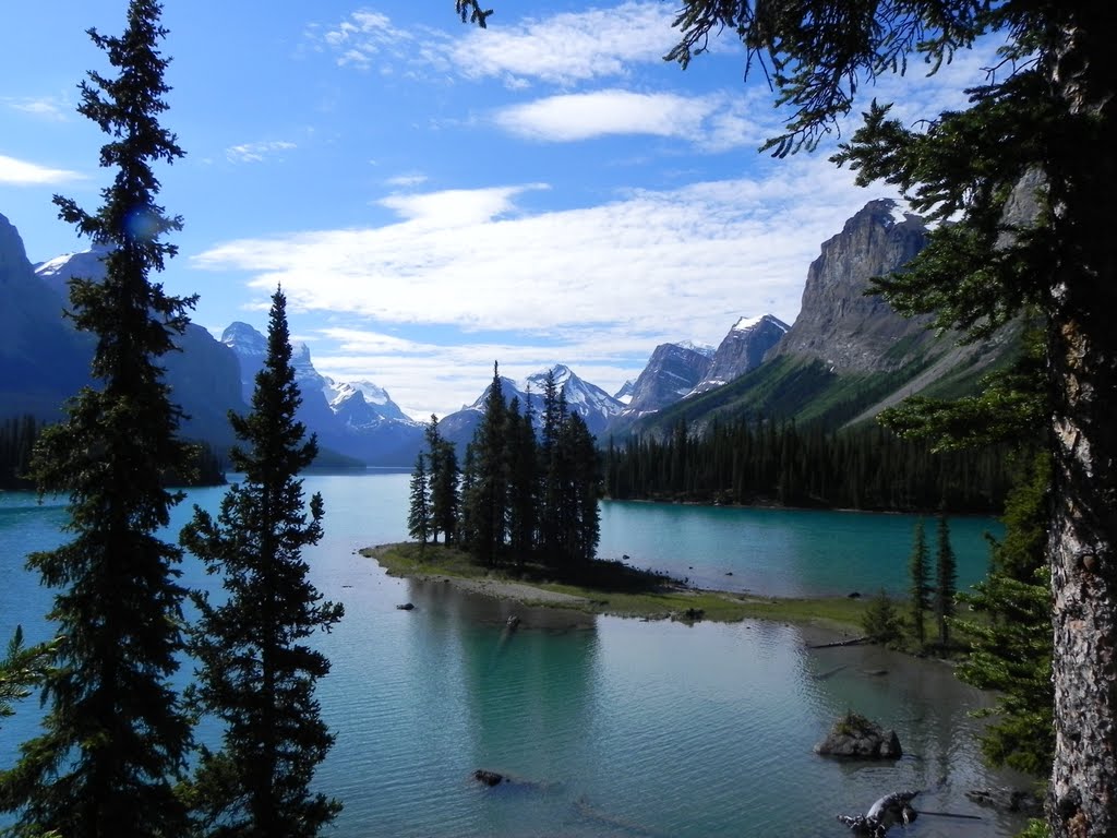 SPIRIT ISLAND, MALIGNE LAKE, ALBERTA by BundyBear