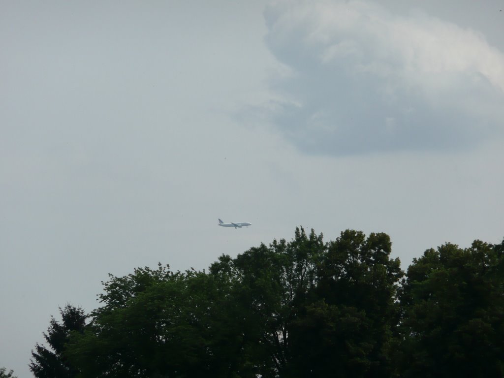 Landing in Berlin-Tegel by Pucki