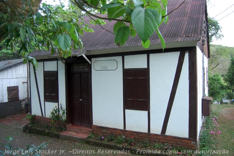 Fachada de casa enxaimel em Picada Verão - Reserva da Família Lima, em Sapiranga (RS) by Jorge Luís Stocker J…