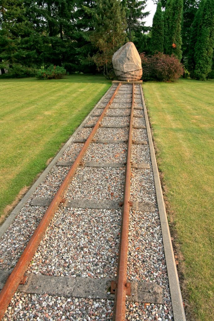 Monument: 1939 - 1990 don't forget the suffering of the homeland (1990) by Egidijus